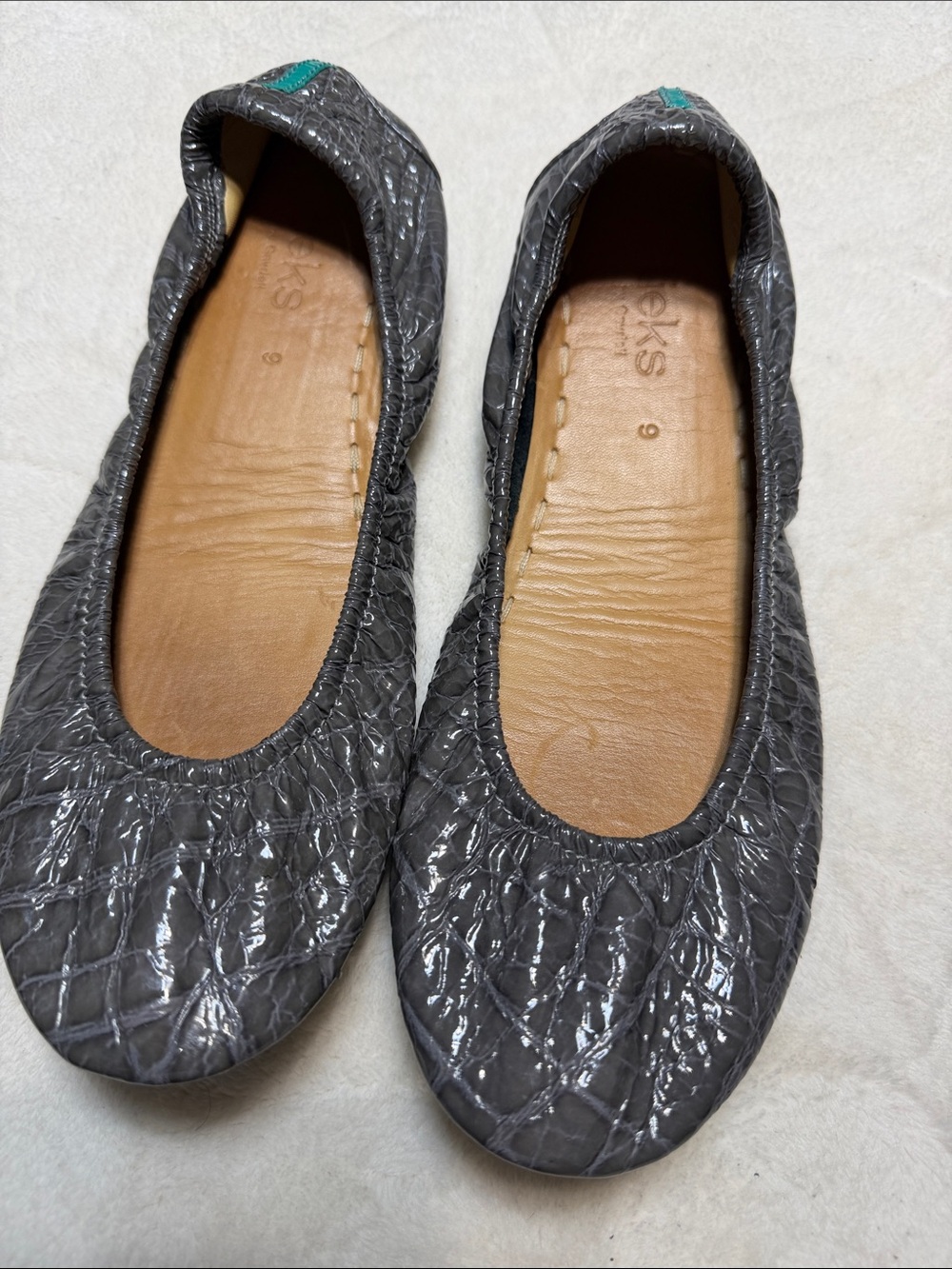Tieks grey croc patent leather Ballet Flats in Excellent shape Size 9